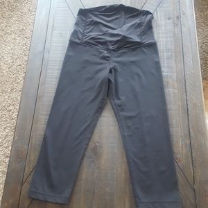 Black maternity workout capris